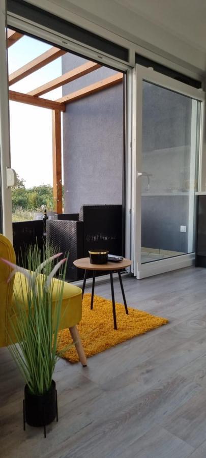 Apartment Yellow Dream *